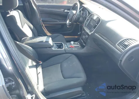 2019 Chrysler 300 Touring из США, поврежденный, VIN 2C3CCAAG4KH746122